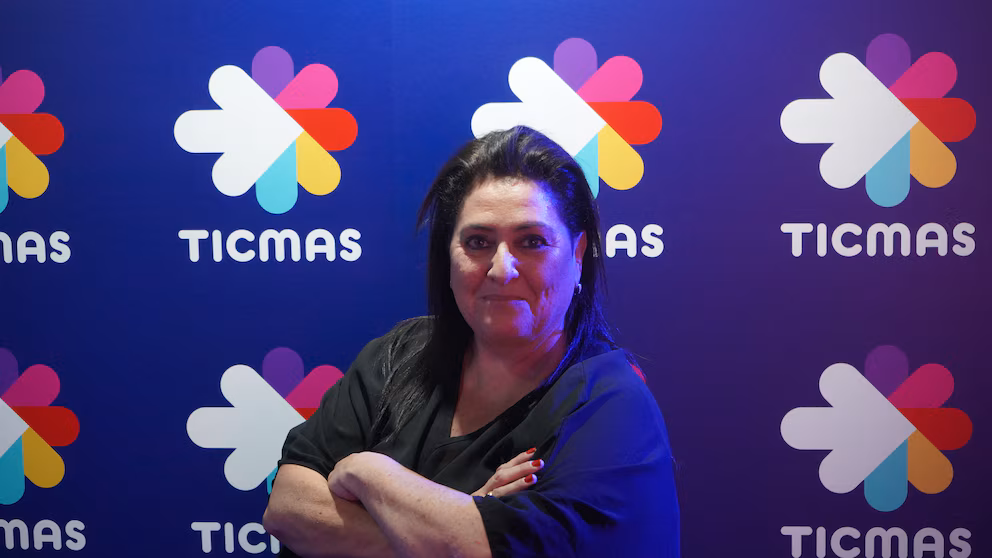 Tenemos que dejar de enseñar en serie y empezar a enseñar en serio