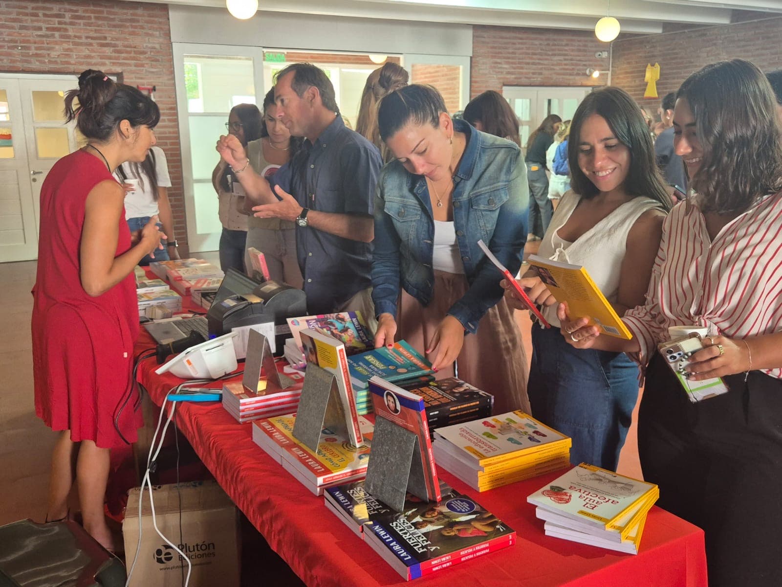 Encuentro en la feria del libro 14