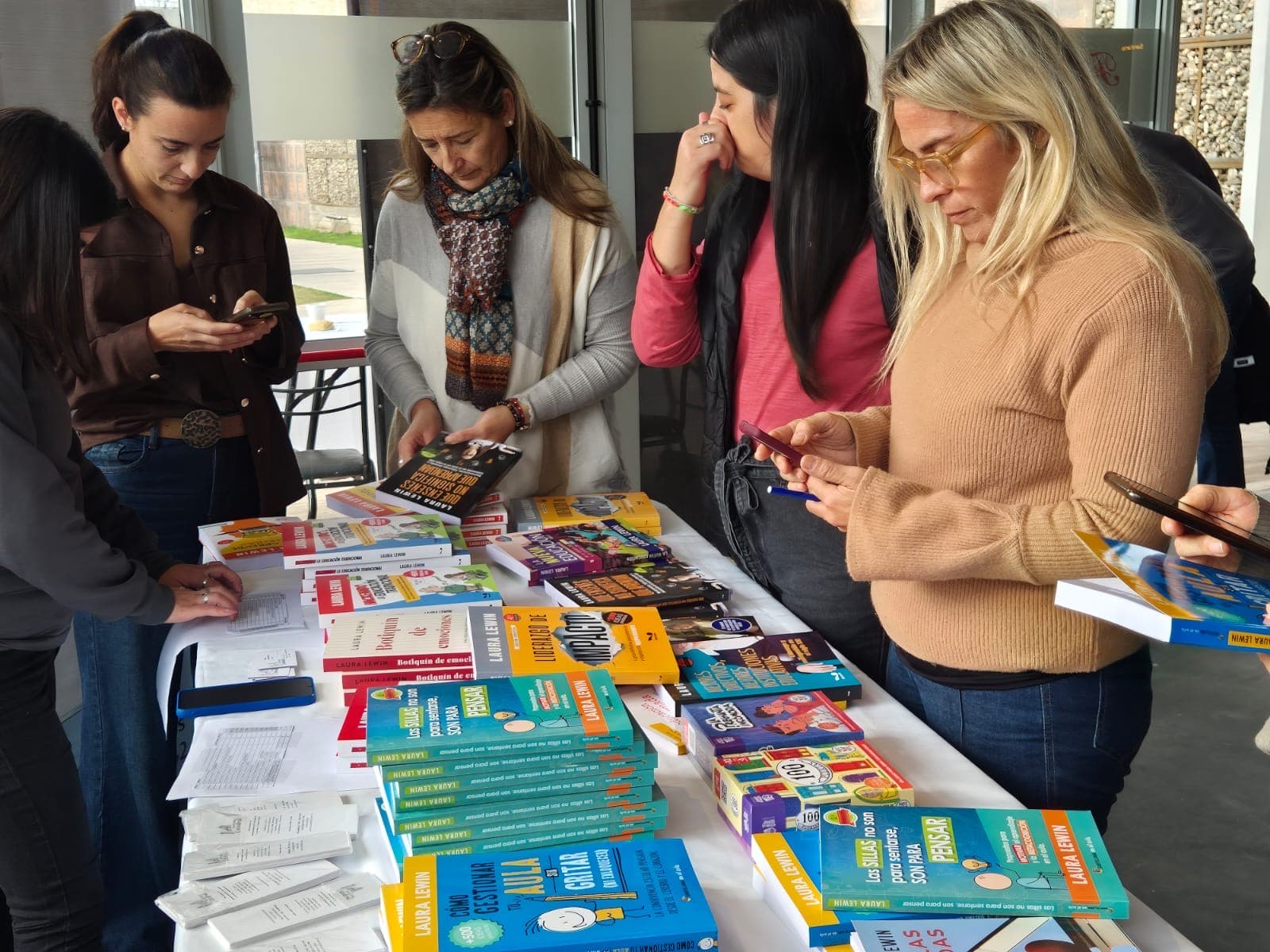 Encuentro en la feria del libro 25